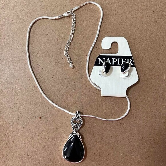 VINTAGE NAPIER Women's Necklace and earrings set‎ 18 in + 3.25 in Ext. - Picture 2 of 9